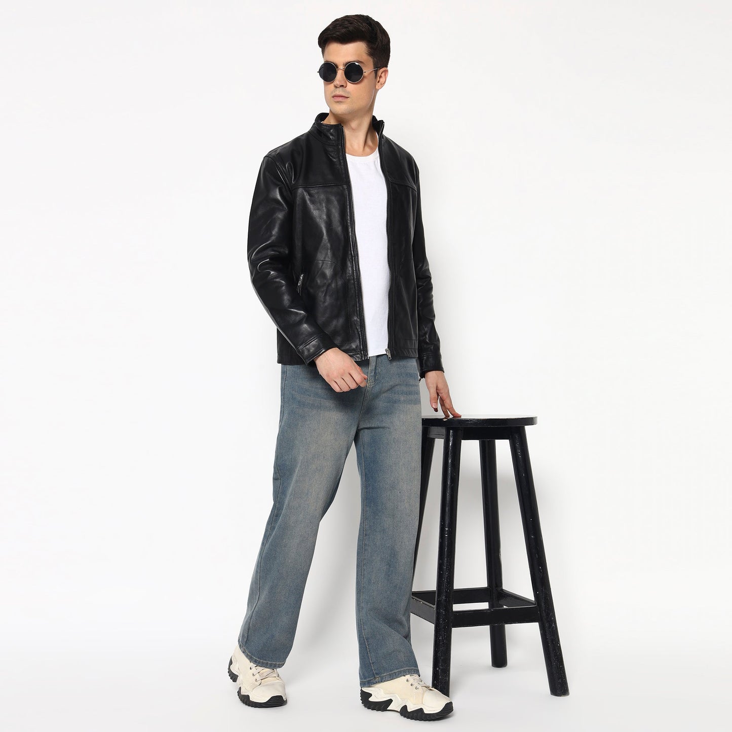 Men’s Sleek Black Leather Jacket