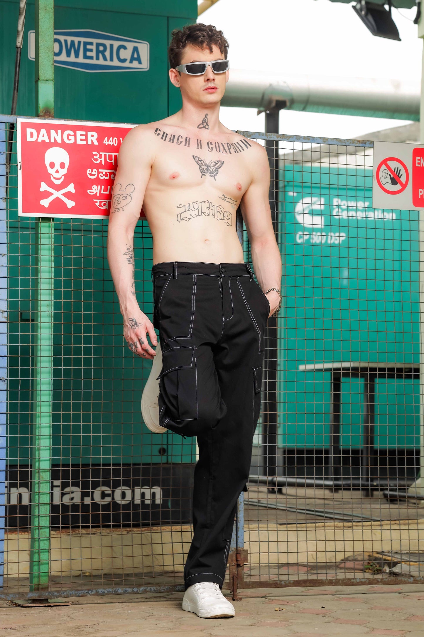 Unisex Mid-Rise Baggy Fit Parachute Cotton Cargo Trousers